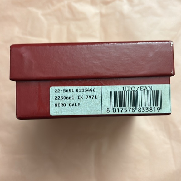 EUC-SALVATORE FERRAGAMO KEY/CARD/CASH HOLDER FULL INCLUSION - Picture 11 of 11